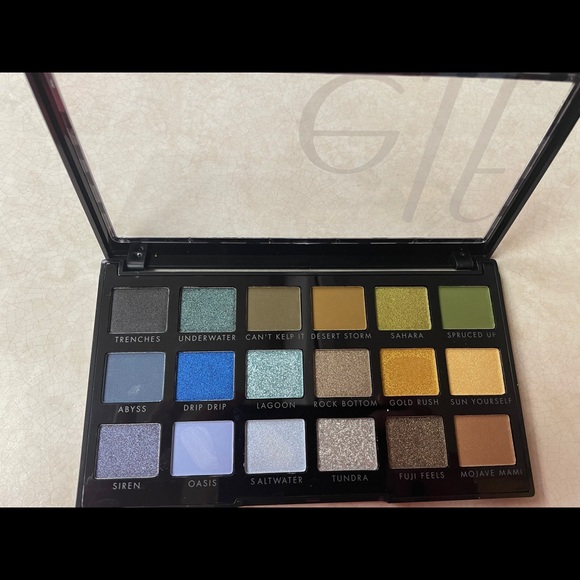 Eyeshadow palette - Picture 1 of 2